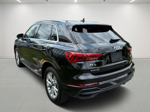 2024 Audi Q3 45 S line Premium