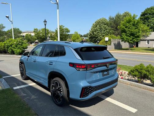 2025 Volkswagen Tiguan 2.0T SEL R-Line