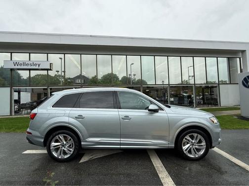 2024 Audi Q7 55 Premium Plus