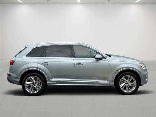 2024 Audi Q7 55 Premium Plus