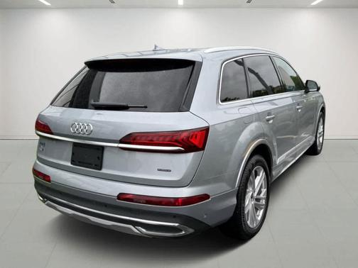 2024 Audi Q7 55 Premium Plus