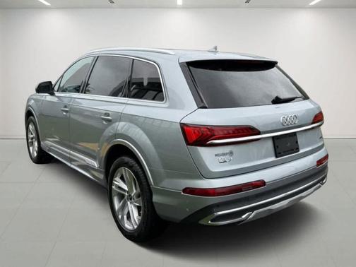 2024 Audi Q7 55 Premium Plus