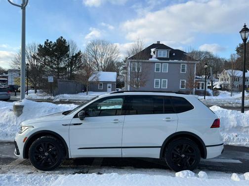 2024 Volkswagen Tiguan 2.0T SE R-Line Black