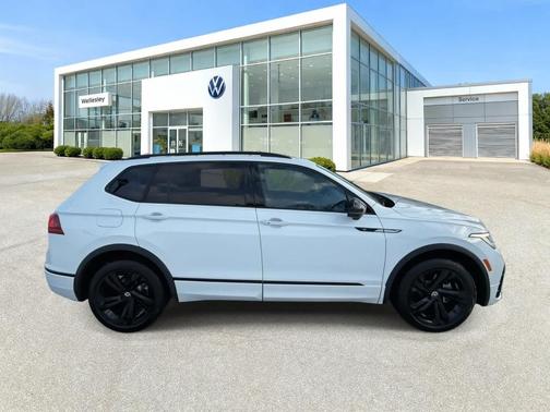 2024 Volkswagen Tiguan 2.0T SE R-Line Black
