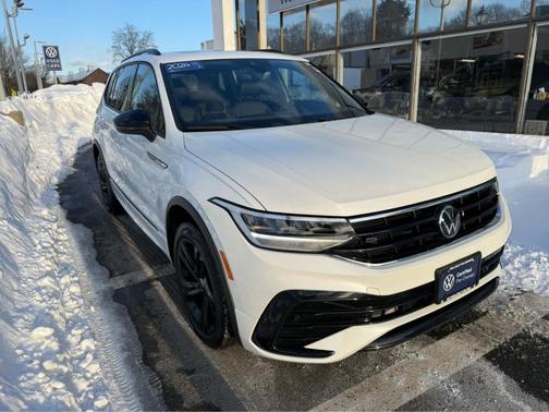 2024 Volkswagen Tiguan 2.0T SE R-Line Black