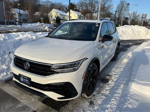 2024 Volkswagen Tiguan 2.0T SE R-Line Black