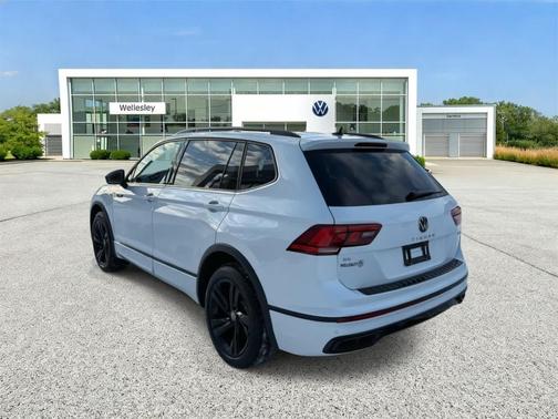 2024 Volkswagen Tiguan 2.0T SE R-Line Black