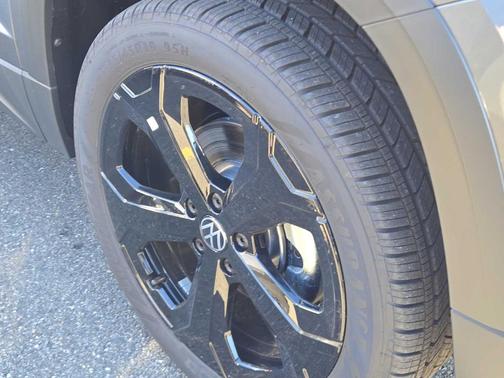 2026 Volkswagen Taos SEL