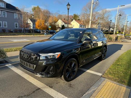 2025 Audi Q7 55 Premium Plus