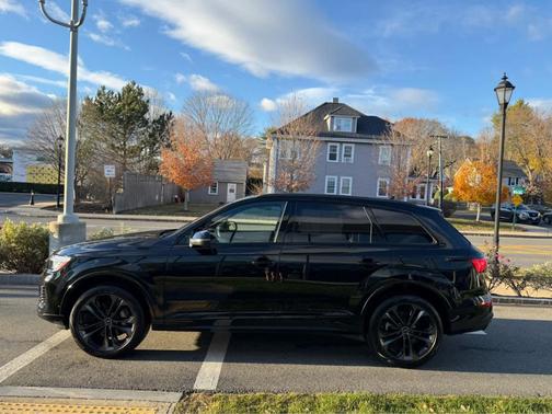 2025 Audi Q7 55 Premium Plus