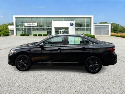 Deep Black Pearl Effect 2024 Volkswagen Jetta 1.5T SE