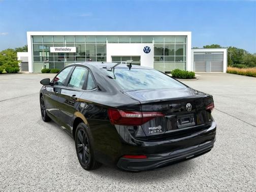 Deep Black Pearl Effect 2024 Volkswagen Jetta 1.5T SE