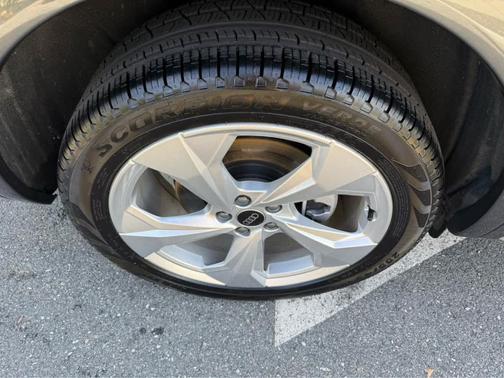 2024 Audi Q5 45 S line quattro Premium