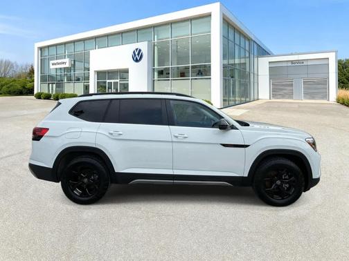 2025 Volkswagen Atlas 2.0T Peak Edition