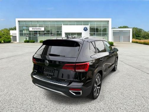Deep Black Pearl Effect 2023 Volkswagen Taos 1.5T SE