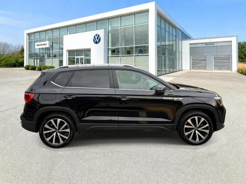 Deep Black Pearl Effect 2023 Volkswagen Taos 1.5T SE