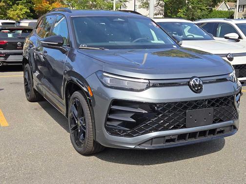 2025 Volkswagen Tiguan 2.0T SE R-Line Black
