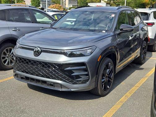 2025 Volkswagen Tiguan 2.0T SE R-Line Black