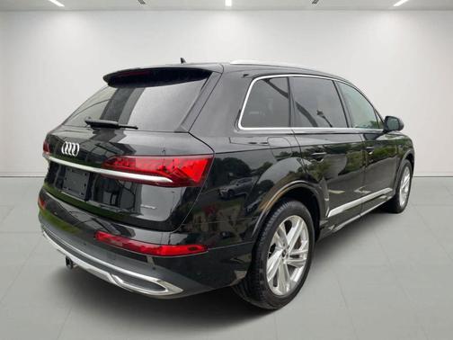 2023 Audi Q7 55 Premium Plus