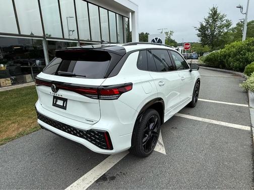 2025 Volkswagen Tiguan 2.0T SE R-Line Black