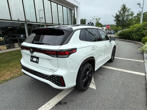2025 Volkswagen Tiguan 2.0T SE R-Line Black