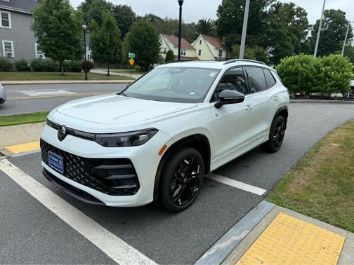 2025 Volkswagen Tiguan 2.0T SE R-Line Black