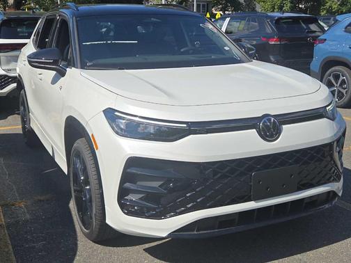 2025 Volkswagen Tiguan 2.0T SE R-Line Black