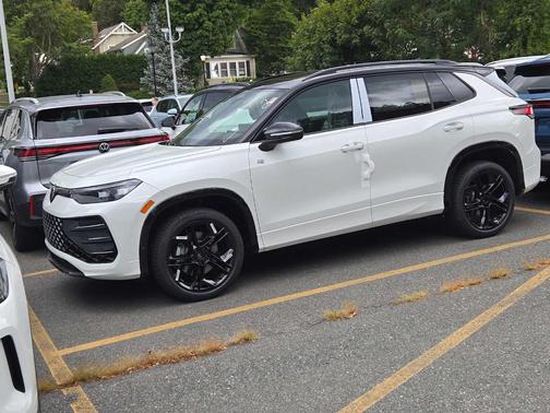 2025 Volkswagen Tiguan 2.0T SE R-Line Black