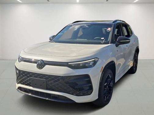 2025 Volkswagen Tiguan 2.0T SE R-Line Black