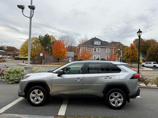 2021 Toyota RAV4 Hybrid LE