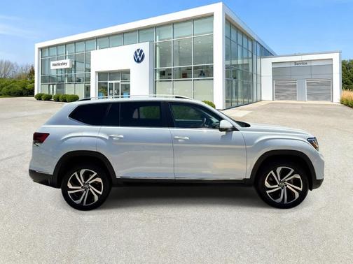 Opal White Pearl Effect 2023 Volkswagen Atlas 3.6L SEL