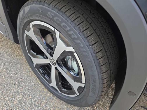 2025 Volkswagen Tiguan 2.0T SE