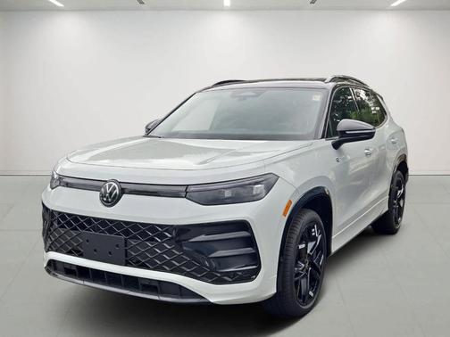 2025 Volkswagen Tiguan 2.0T SE R-Line Black