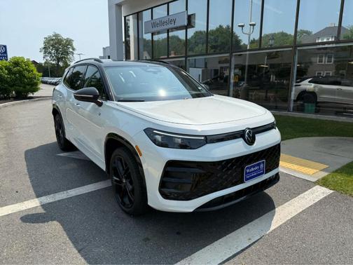 2025 Volkswagen Tiguan 2.0T SE R-Line Black