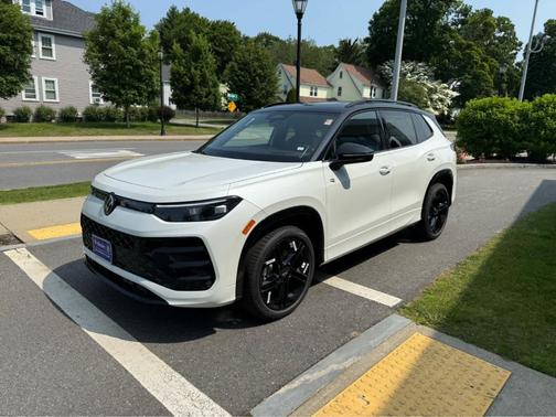2025 Volkswagen Tiguan 2.0T SE R-Line Black