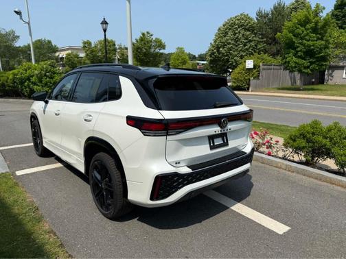 2025 Volkswagen Tiguan 2.0T SE R-Line Black