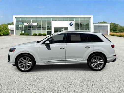 Glacier White Metallic 2025 Audi Q7 55 Premium Plus
