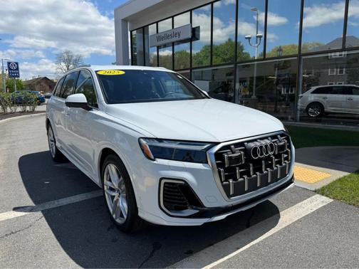 Glacier White Metallic 2025 Audi Q7 55 Premium Plus