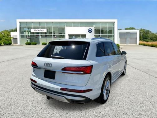 Glacier White Metallic 2025 Audi Q7 55 Premium Plus