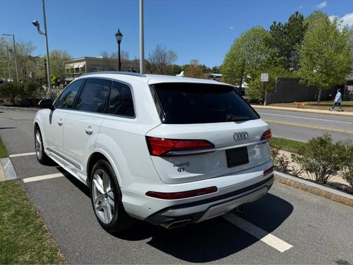 Glacier White Metallic 2025 Audi Q7 55 Premium Plus