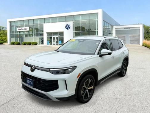 Pure White 2025 Volkswagen Tiguan 2.0T SE