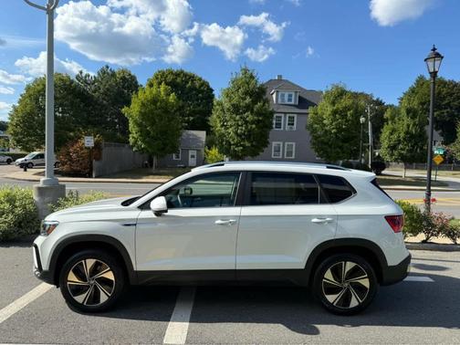 2024 Volkswagen Taos 1.5T SE