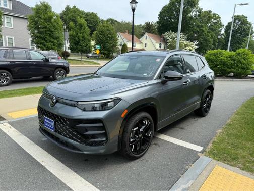 2025 Volkswagen Tiguan 2.0T SE R-Line Black