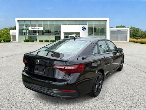 Deep Black Pearl Effect 2023 Volkswagen Jetta 1.5T SE
