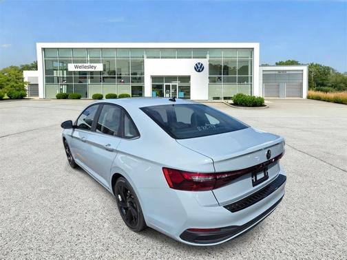 Gray 2027 Volkswagen Jetta 1.8T SE