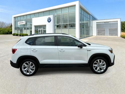 Pure White 2023 Volkswagen Taos 1.5T S