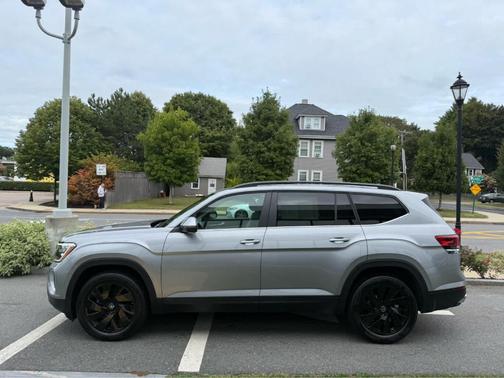 2024 Volkswagen Atlas 2.0T SE