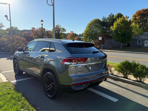 2022 Volkswagen Atlas Cross Sport 3.6L V6 SE w/Technology