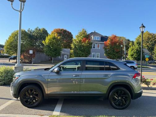 2022 Volkswagen Atlas Cross Sport 3.6L V6 SE w/Technology