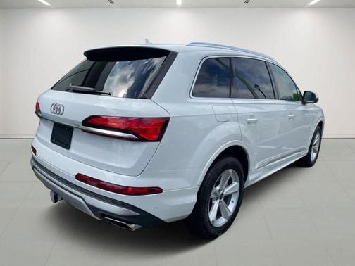 2025 Audi Q7 55 Premium